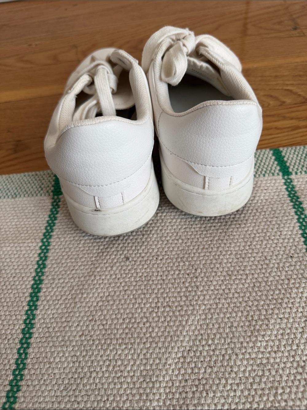 Classic White Low-Top Sneakers - Picture 4 of 8